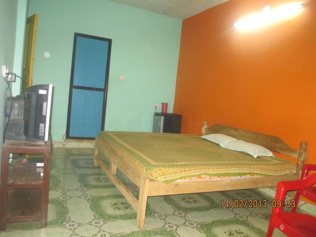 Subhash Guest House Baga Bilik gambar